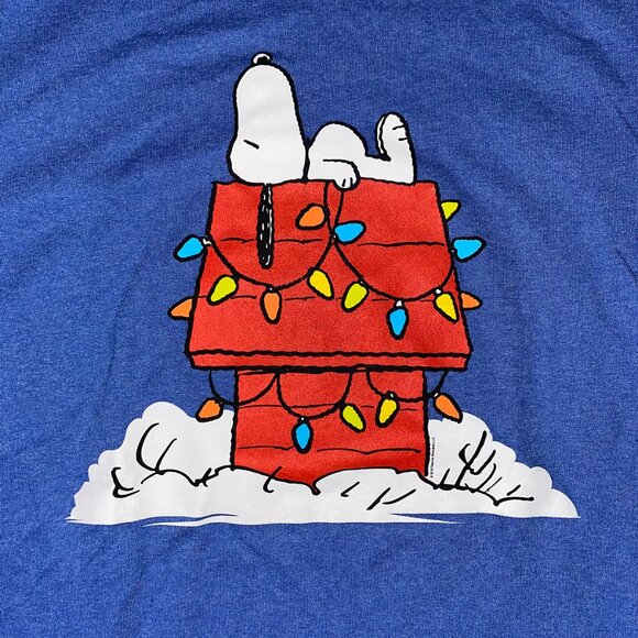 Peanuts Blue Christmas Snoopy on decorated Doghouse t-shirt, NWT, Men Women S - Picture 3 of 3